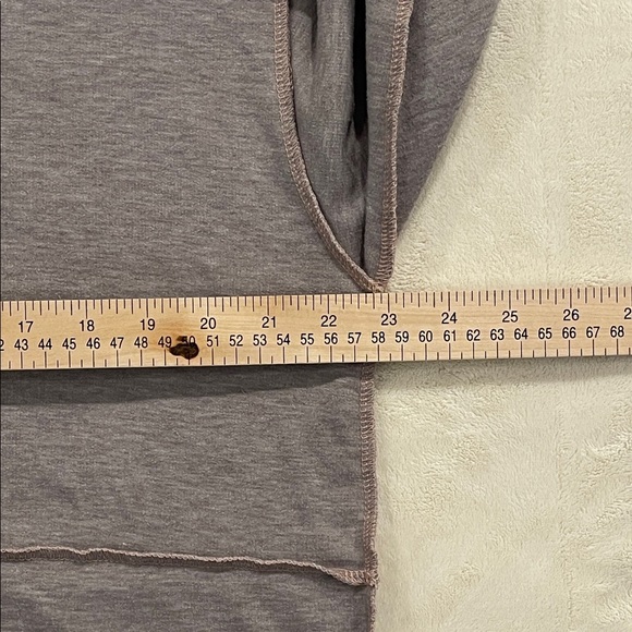 Kaileigh Women’s Gray Cropped Hoodie – Size L | Cozy Bella Swan Style - Picture 3 of 7